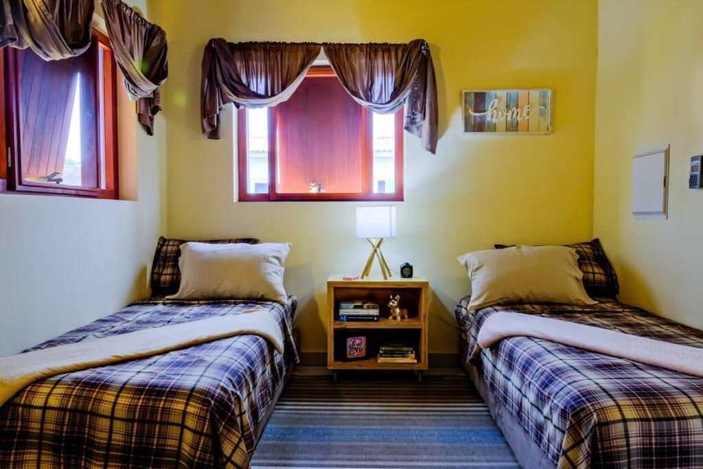 Iona'S Home: Vibrant 2Bedroom Home Near يلمستاد المظهر الخارجي الصورة