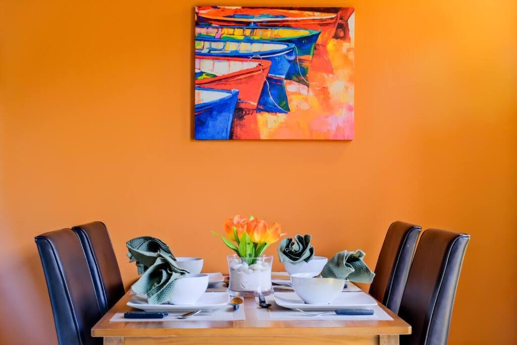 Iona'S Home: Vibrant 2Bedroom Home Near يلمستاد المظهر الخارجي الصورة