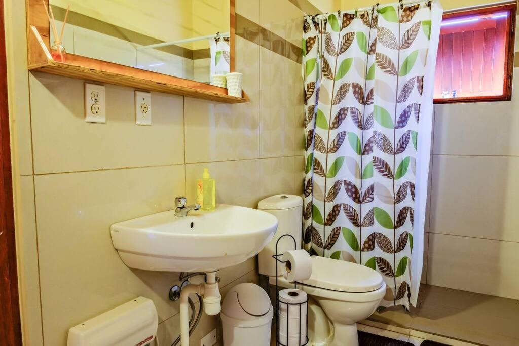 Iona'S Home: Vibrant 2Bedroom Home Near يلمستاد المظهر الخارجي الصورة
