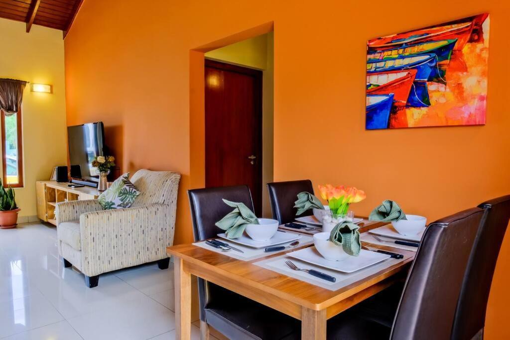 Iona'S Home: Vibrant 2Bedroom Home Near يلمستاد المظهر الخارجي الصورة