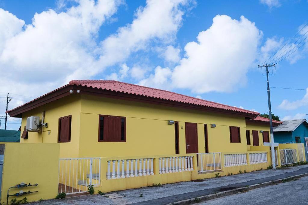 Iona'S Home: Vibrant 2Bedroom Home Near يلمستاد المظهر الخارجي الصورة